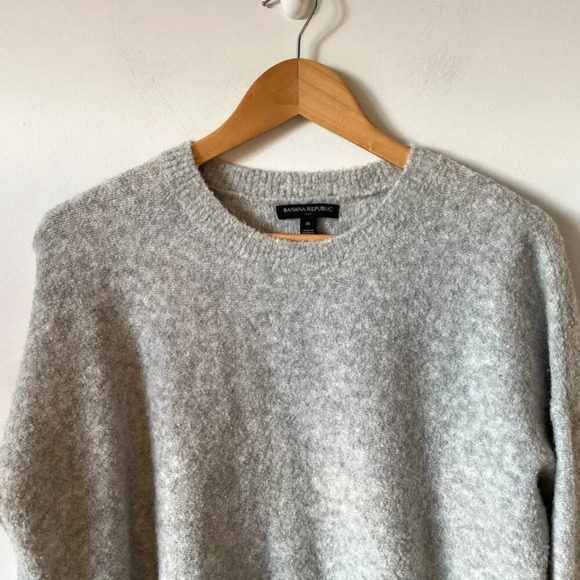 Banana Republic Wool Blend Soft Knit Crew Sweater Grey Size Medium - Picture 2 of 6